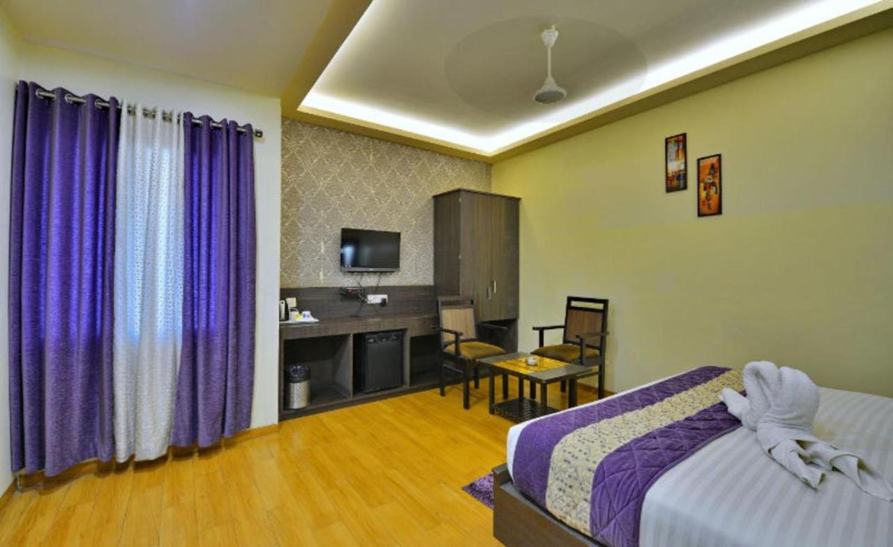 Hotel Samrat Jabalpur Ngoại thất bức ảnh