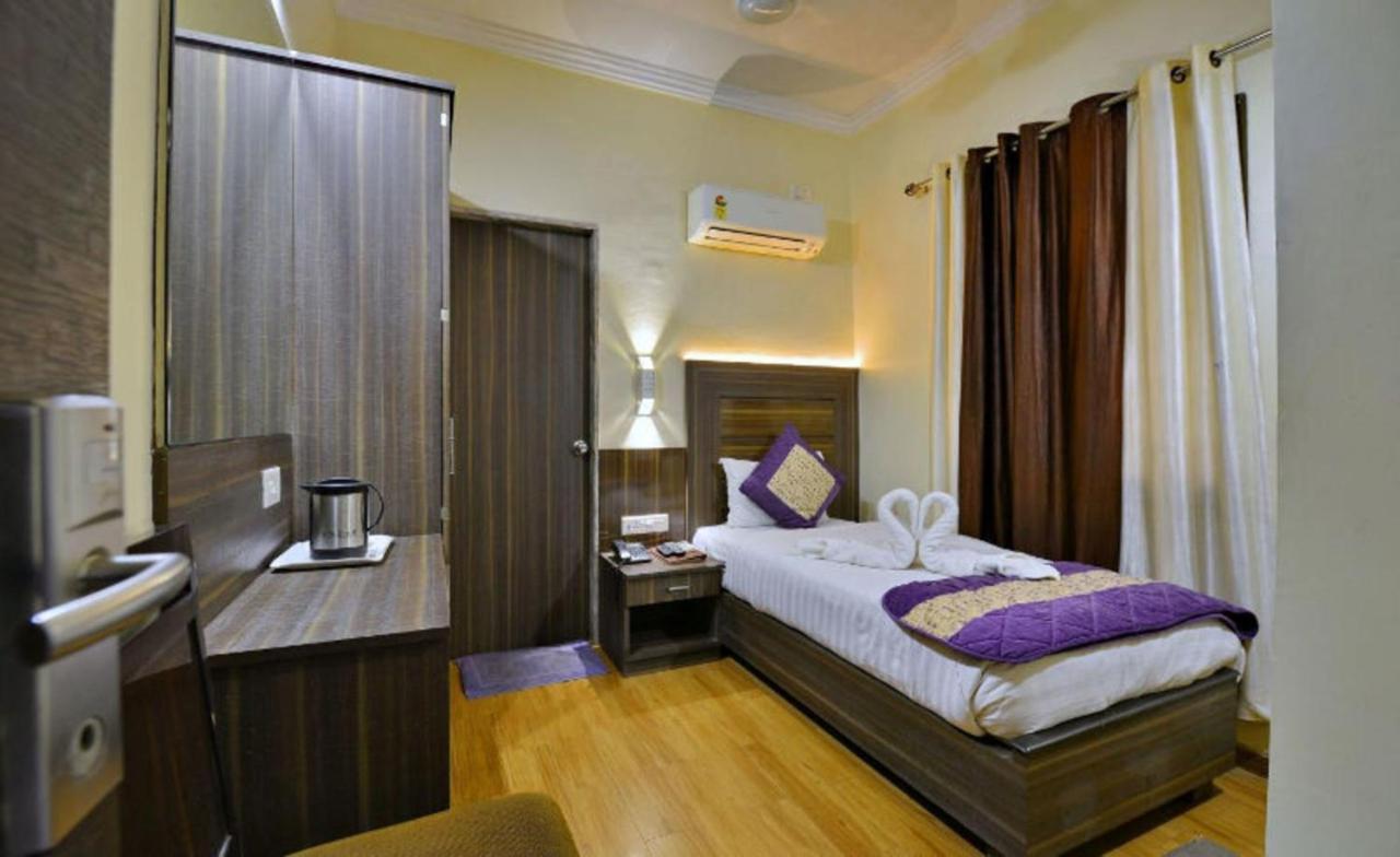 Hotel Samrat Jabalpur Ngoại thất bức ảnh