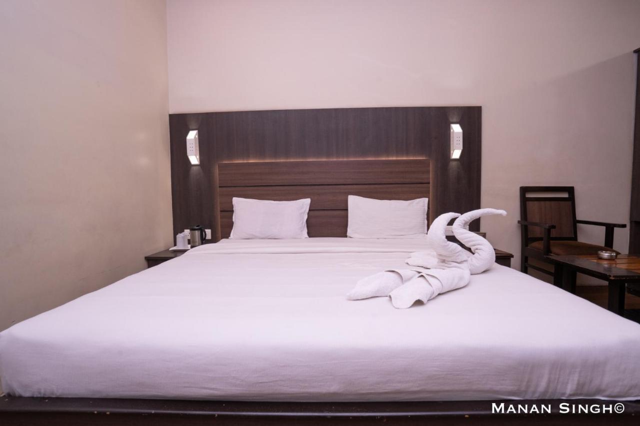 Hotel Samrat Jabalpur Ngoại thất bức ảnh