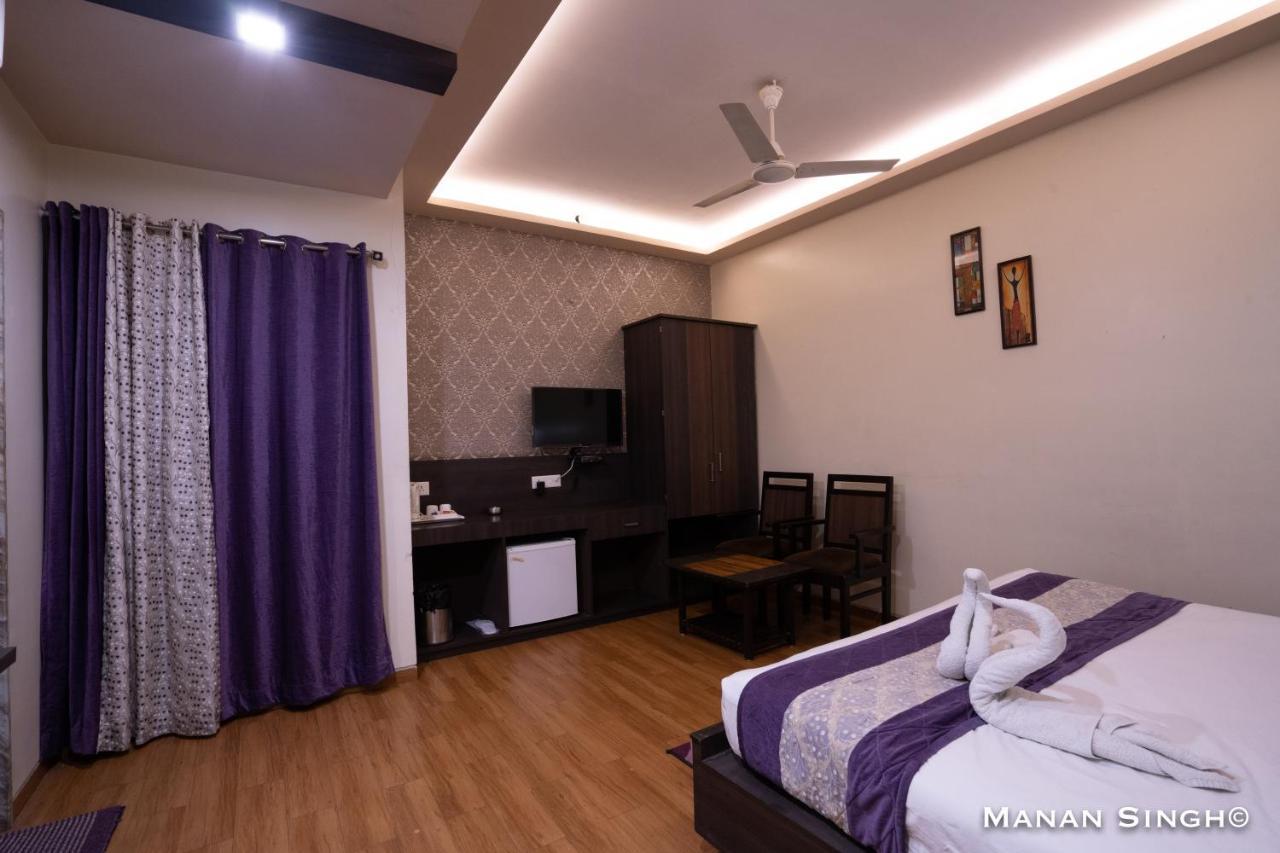 Hotel Samrat Jabalpur Ngoại thất bức ảnh