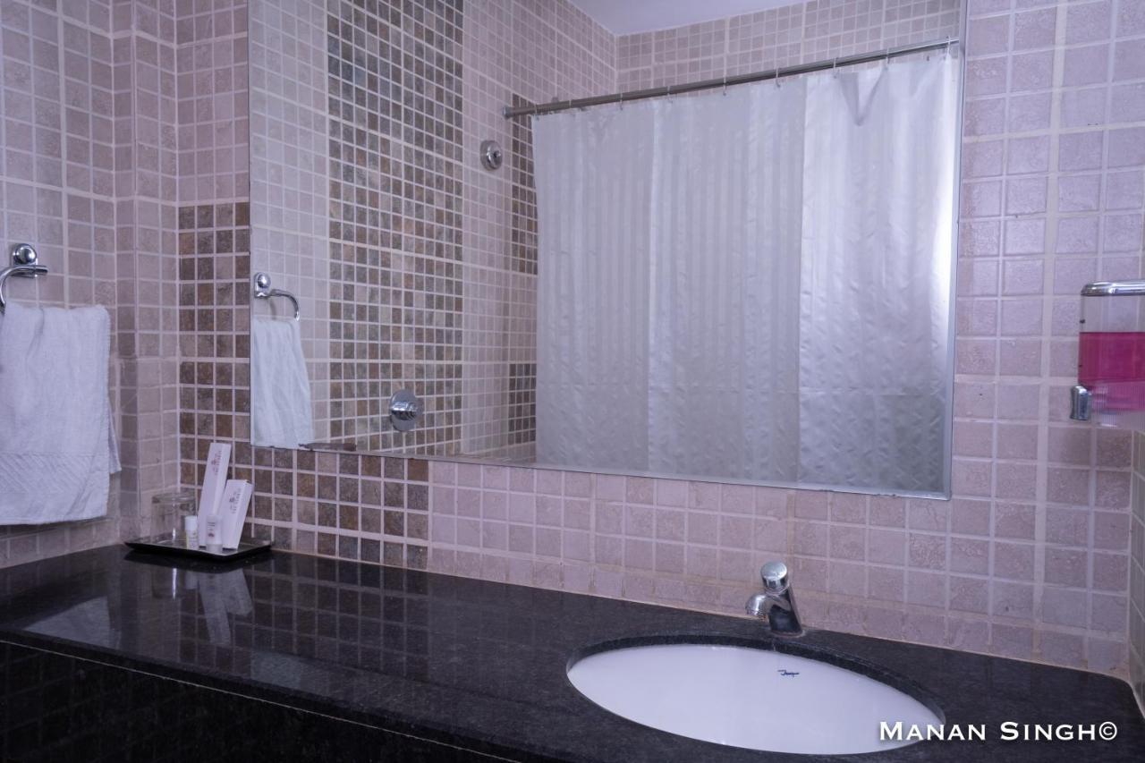 Hotel Samrat Jabalpur Ngoại thất bức ảnh