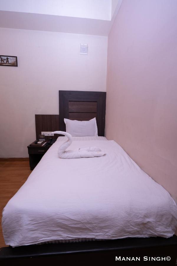 Hotel Samrat Jabalpur Ngoại thất bức ảnh