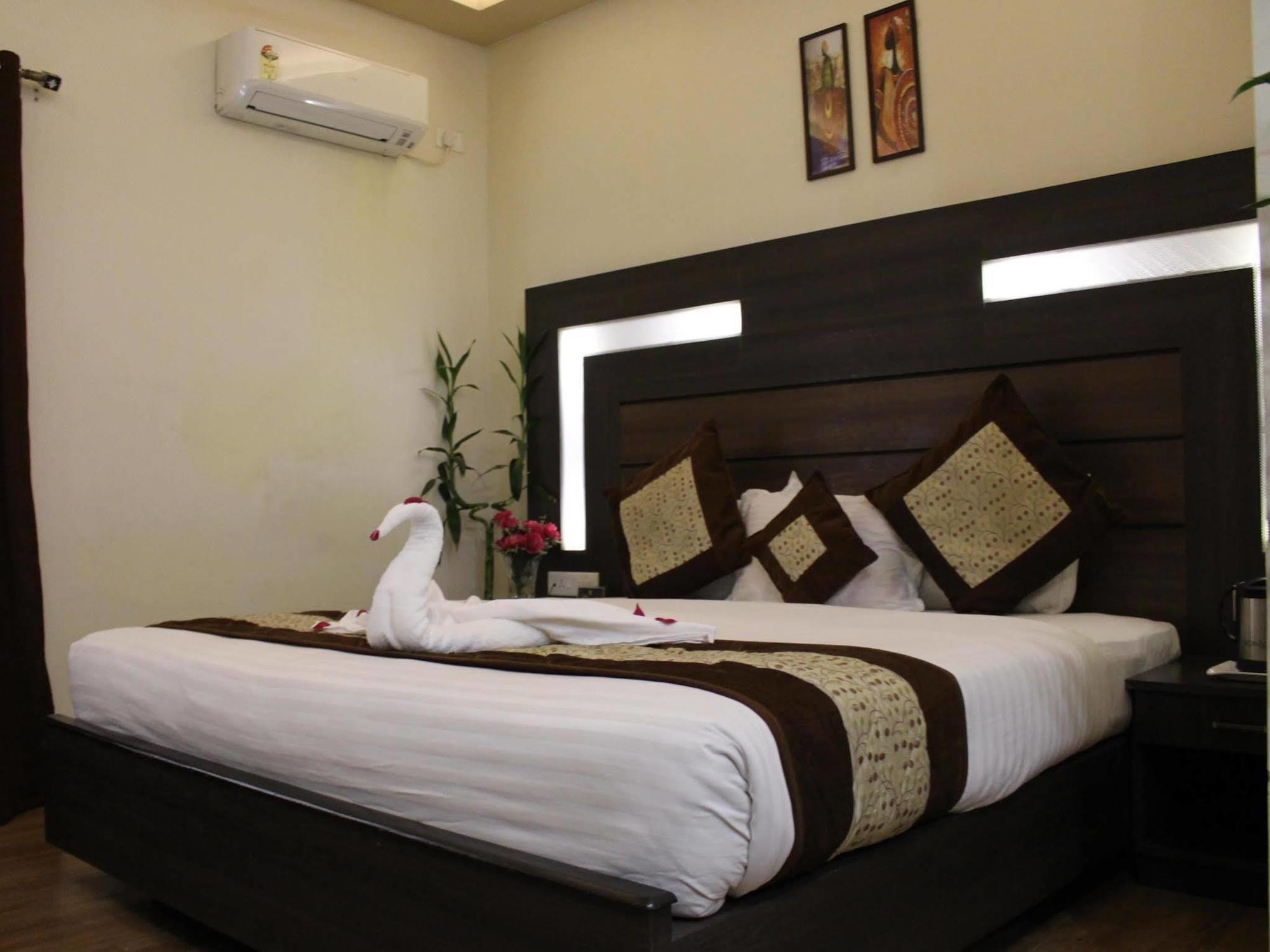 Hotel Samrat Jabalpur Ngoại thất bức ảnh