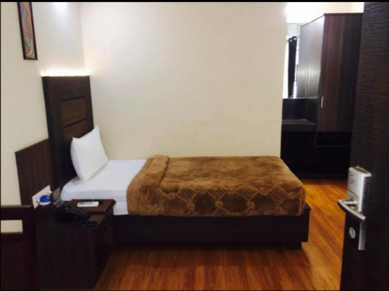 Hotel Samrat Jabalpur Ngoại thất bức ảnh